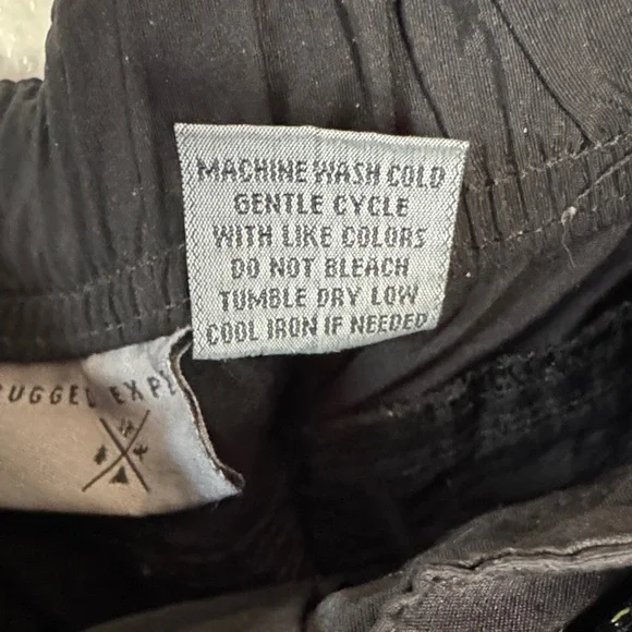 Men's Dark Cargo Shorts with Belt - Picture 4 of 6